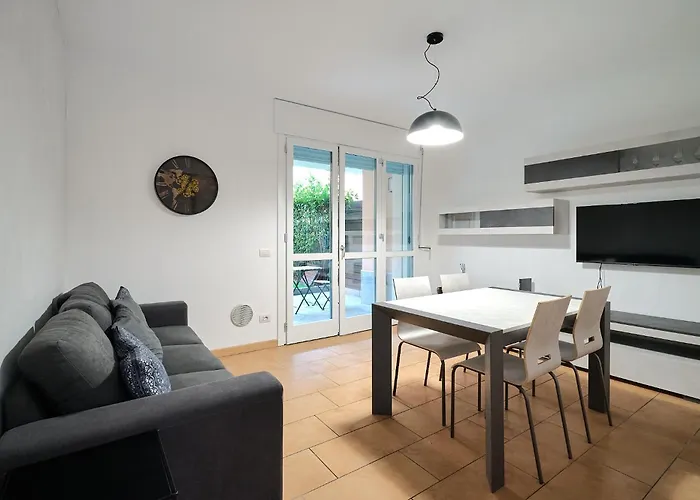 Xenia Apartments - Spacious And Bright New Flat With Garden